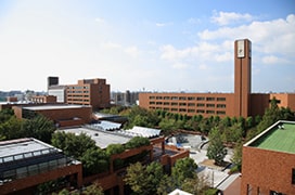 大学の外観画像